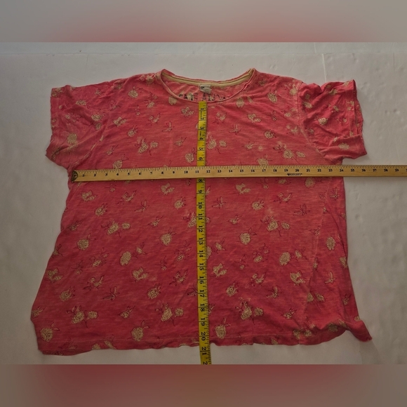 Magnolia Pearl Distressed Block Print floral  Tee one size - Picture 4 of 10